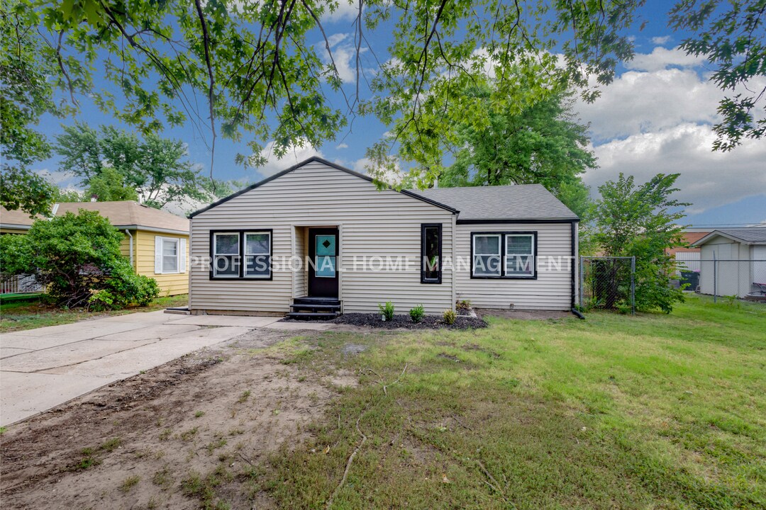 1946 S Spruce St in Wichita, KS - Building Photo
