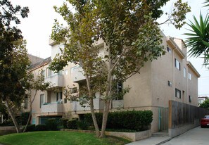 3633-3637 Clarington Ave in Los Angeles, CA - Building Photo