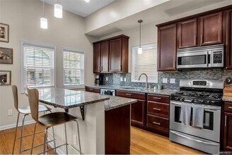 185 York St in Buffalo, NY - Foto de edificio - Building Photo