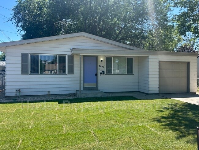 property at 1109 W Dundee St