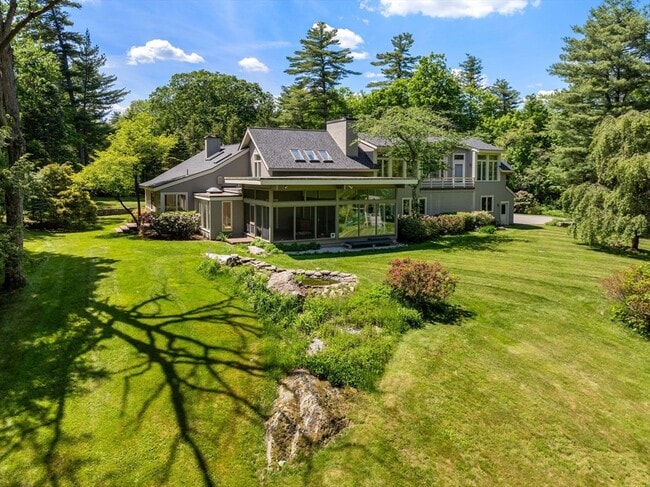 423 Concord Rd in Weston, MA - Building Photo - Building Photo