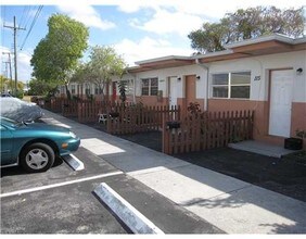 115 NW 3rd St in Hallandale Beach, FL - Building Photo - Building Photo