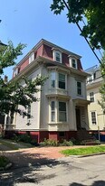 130 Emery St, Unit Apartment 2 in Portland, ME - Building Photo