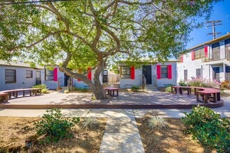 30th Street Cottages in San Diego, CA - Foto de edificio - Building Photo