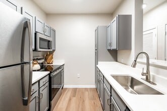 Evergreen at the Bluffs in Knoxville, TN - Foto de edificio - Building Photo