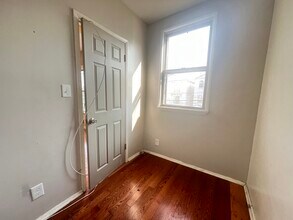 197 Orient Ave, Unit 1 in Jersey City, NJ - Foto de edificio - Building Photo