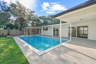 711 SW 25th Pl in Boynton Beach, FL - Building Photo - Building Photo