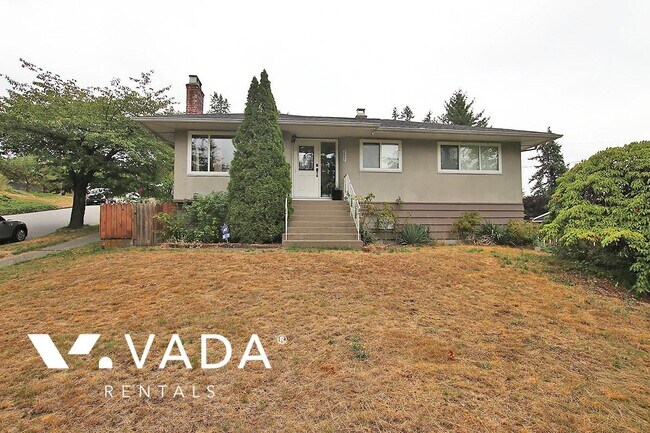 3807 Marine Dr in Burnaby, BC - Building Photo - Building Photo