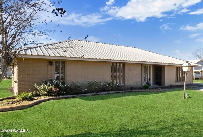 616 E Broussard Rd in Lafayette, LA - Building Photo - Building Photo