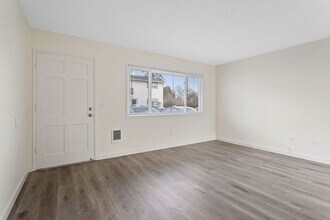851 NE 55th Ave in Portland, OR - Building Photo - Building Photo
