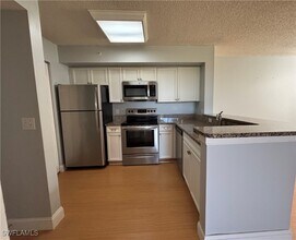 1170 Wildwood Lakes Blvd in Naples, FL - Building Photo - Building Photo