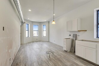 2213 W 23rd Pl in Chicago, IL - Building Photo - Interior Photo