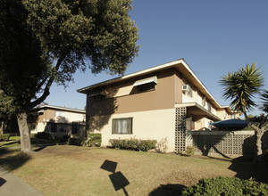 674-686 Abbey Ln in Pomona, CA - Building Photo - Building Photo