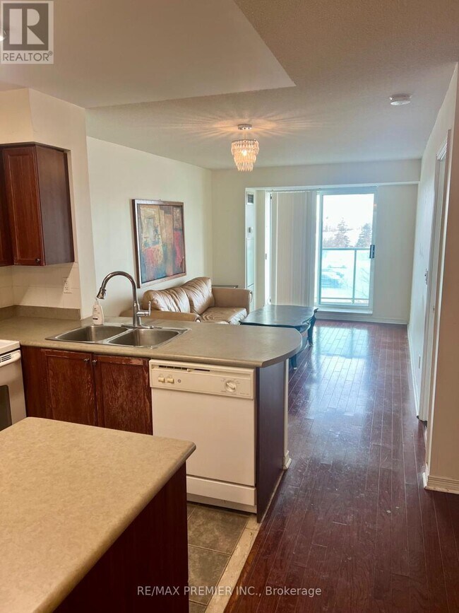 11 Oneida Crescent in Richmond Hill, ON - Building Photo - Building Photo