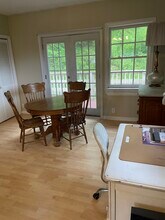 14 Chase St in Sunapee, NH - Foto de edificio - Building Photo