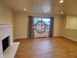 1271 Sage Ridge Rd in Sandy, UT - Foto de edificio - Building Photo