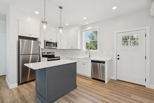 1 Hoxton Ln in Kennebunk, ME - Building Photo - Building Photo