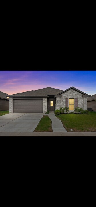 9505 English Oak Dr in Corpus Christi, TX - Building Photo