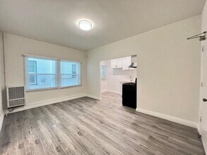 san2743 in Los Angeles, CA - Foto de edificio - Interior Photo