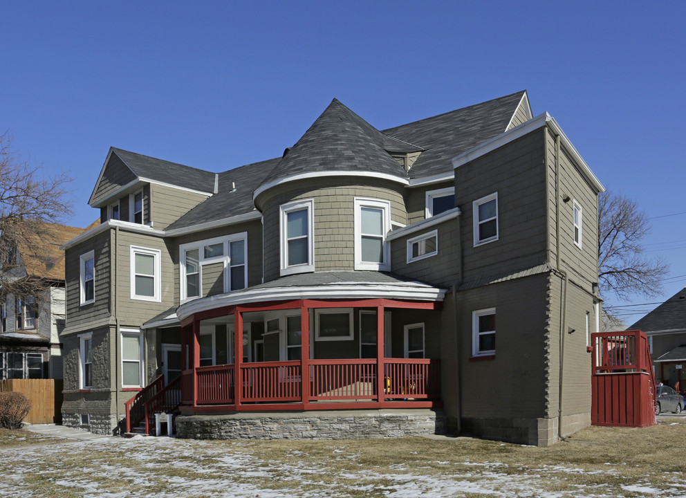 Oakland Square in Minneapolis, MN - Building Photo