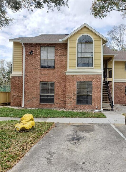 8728 Mallard Reserve Dr in Tampa, FL - Building Photo