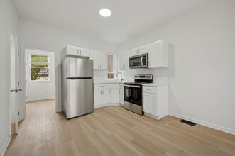 5945 N Norwood St in Philadelphia, PA - Foto de edificio - Building Photo