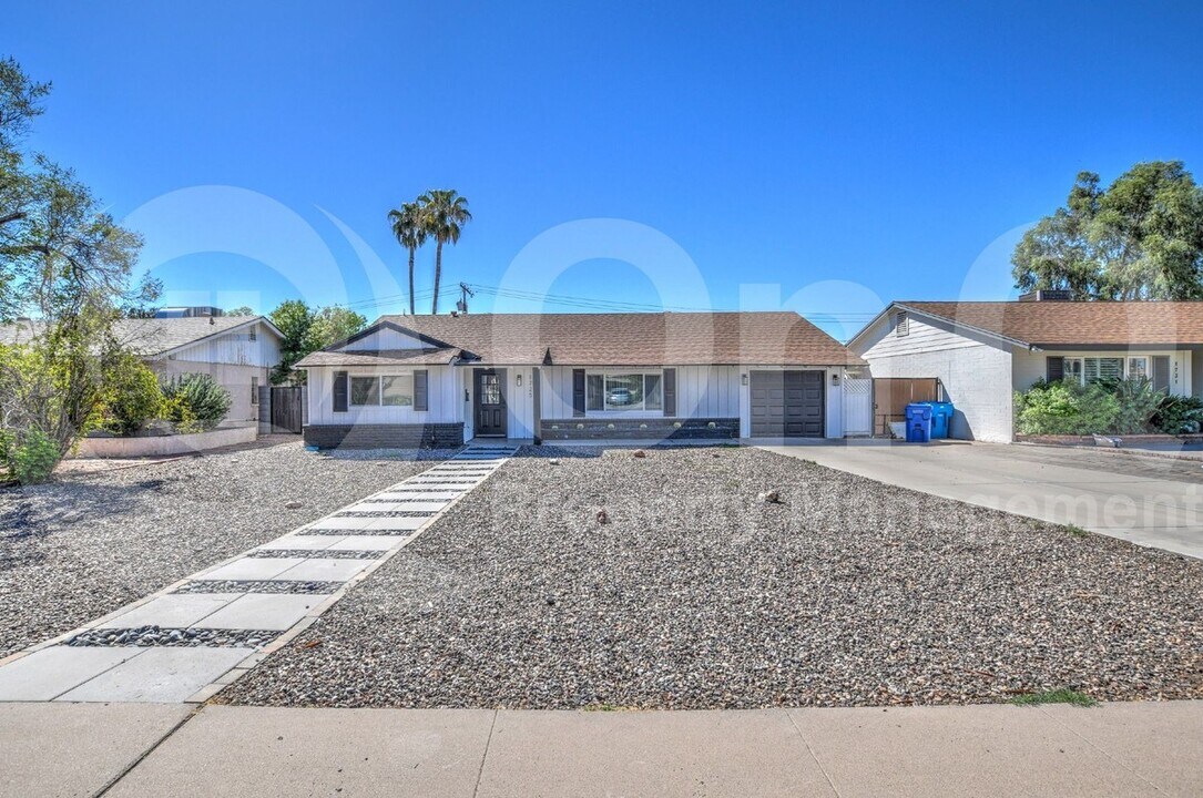 1725 W Mitchell Dr in Phoenix, AZ - Building Photo