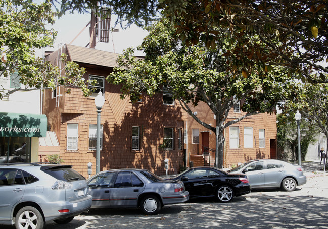 2930-2932 Adeline St in Berkeley, CA - Foto de edificio - Building Photo