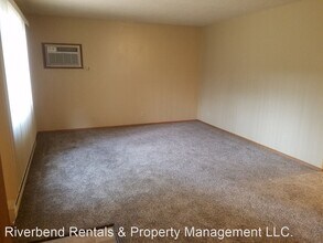 1060 Dutchman Dr in Chippewa Falls, WI - Building Photo - Building Photo