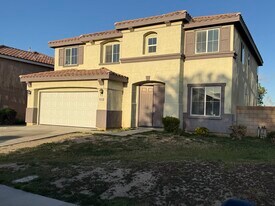 45120 Palm Ln in Lancaster, CA - Building Photo