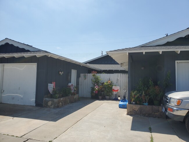 482 N Oak St in Orange, CA - Building Photo - Building Photo