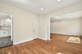 296 Glen Ave in Millburn, NJ - Building Photo - Building Photo