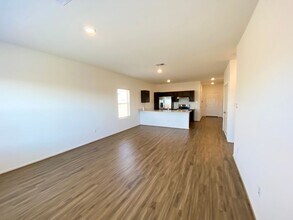 938 Circle Wy in Jarrell, TX - Building Photo - Building Photo