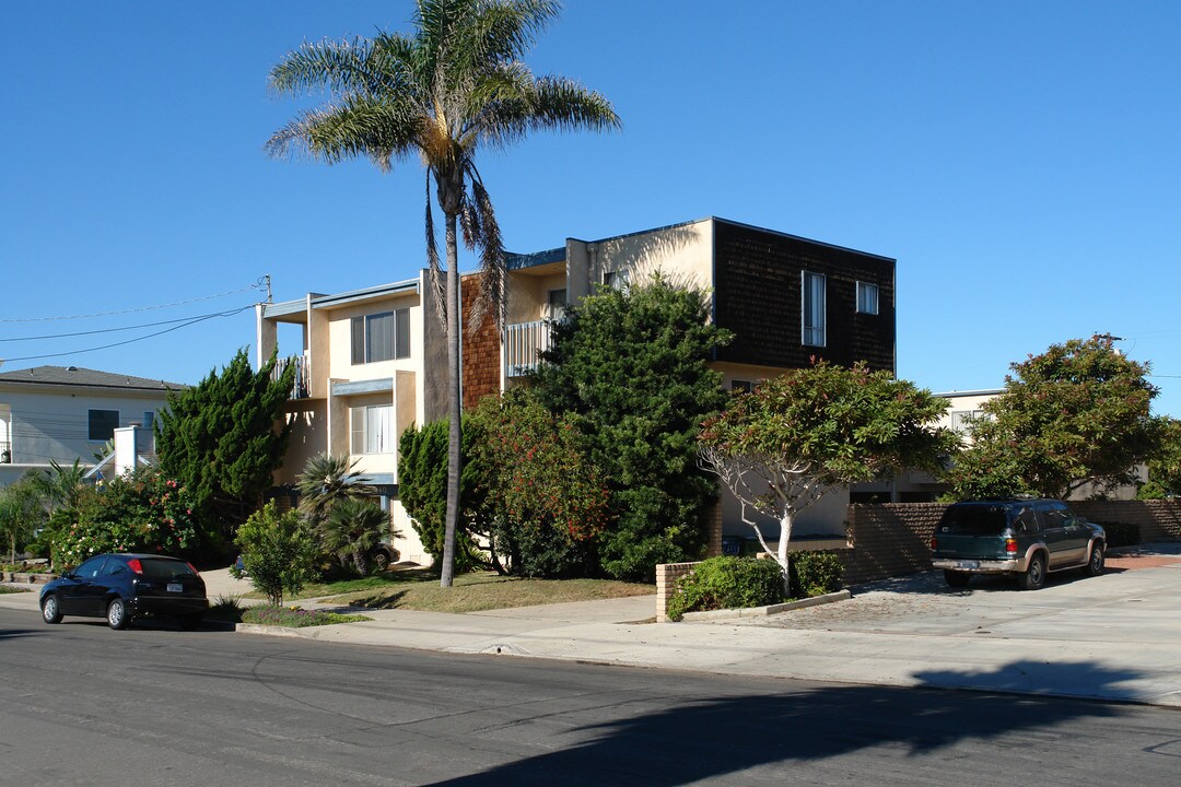 140 Acacia Ave in Carlsbad, CA - Building Photo