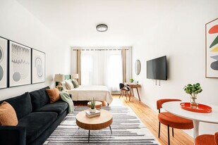 444 W 48th St in New York, NY - Building Photo