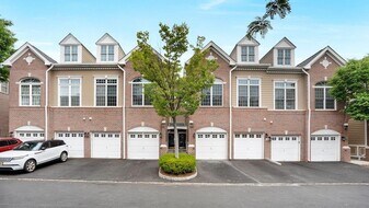 100 Abbie Ct in Guttenberg, NJ - Building Photo