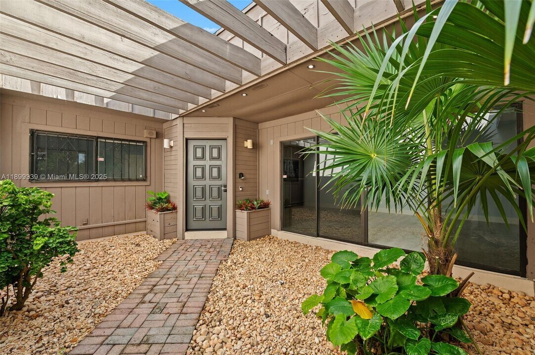 7366 SW 105th Pl in Miami, FL - Building Photo