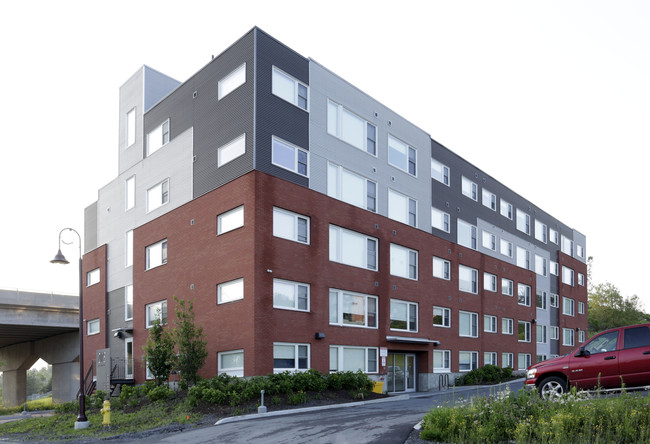 Place Perrault Apartments in Ottawa, ON - Building Photo - Building Photo