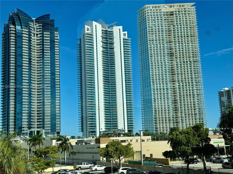 200 172nd St in Miami, FL - Building Photo