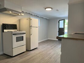 259 Sidney St in Quinte West, ON - Building Photo