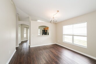 10704 Navigation Dr in Riverview, FL - Foto de edificio - Building Photo