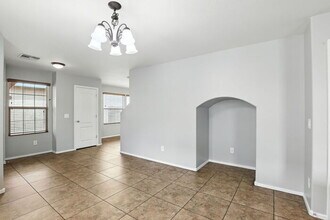 2240 S Buckaroo Trail in Gilbert, AZ - Building Photo - Building Photo