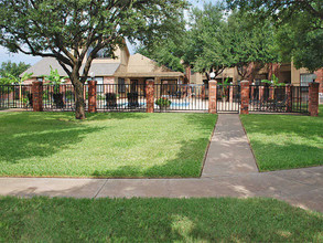 Wellington Place Apartments in San Angelo, TX - Foto de edificio - Building Photo