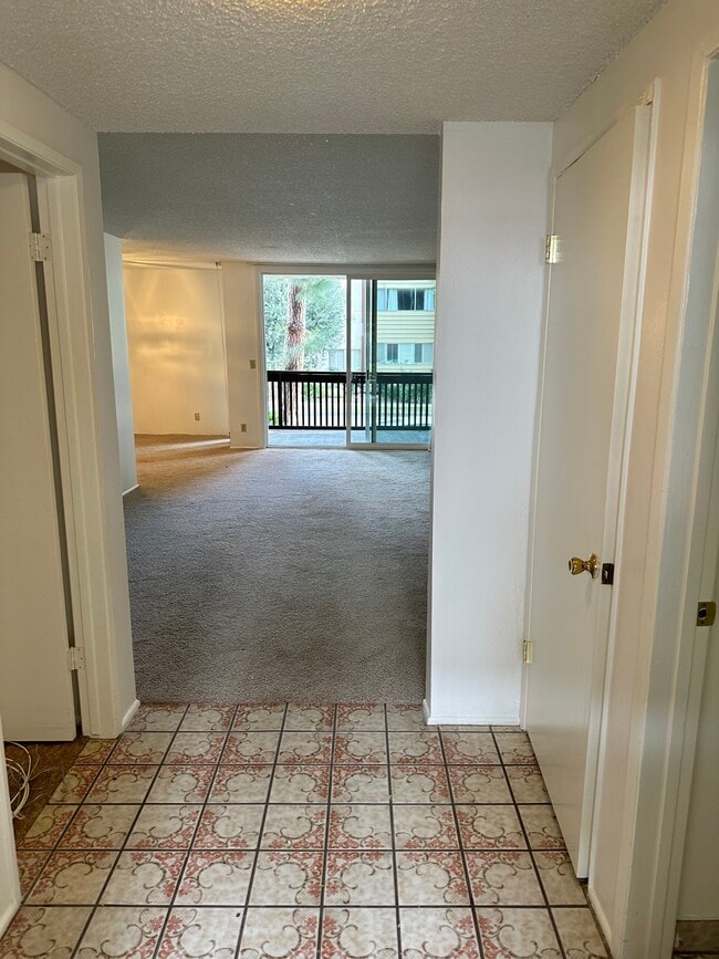 5650 Sumner Way, Unit 116 in Culver City, CA - Building Photo - Building Photo