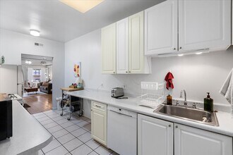 6654 N Newgard Ave in Chicago, IL - Building Photo - Building Photo