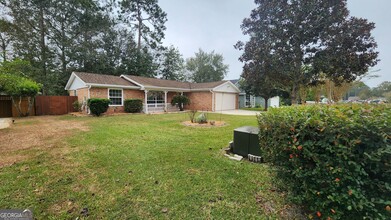 2102 Windsor St in St. Marys, GA - Foto de edificio - Building Photo