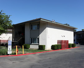 Ashdale Court Apartments in Sacramento, CA - Building Photo - Building Photo