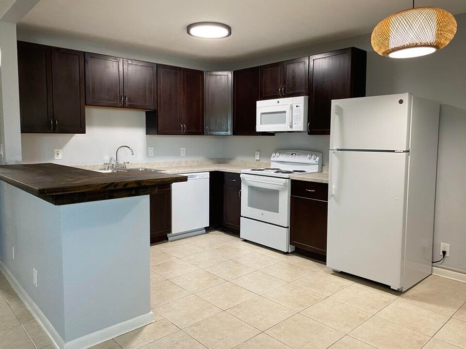 810 Lake Shore Dr in Lake Park, FL - Foto de edificio