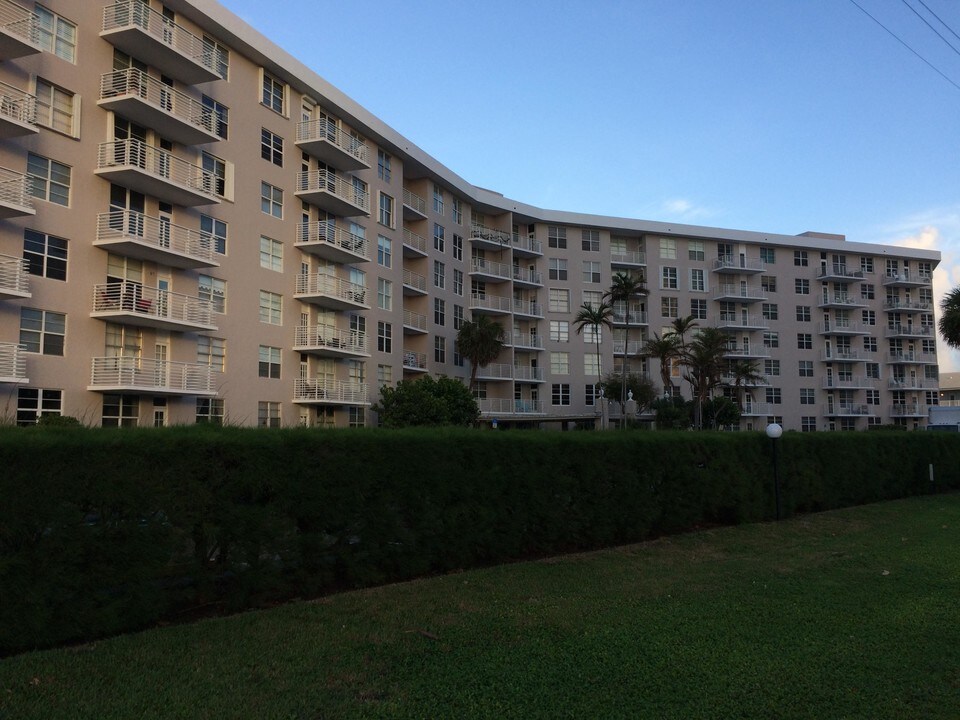 2851 S Ocean Blvd-Unit -L-2 in Boca Raton, FL - Building Photo