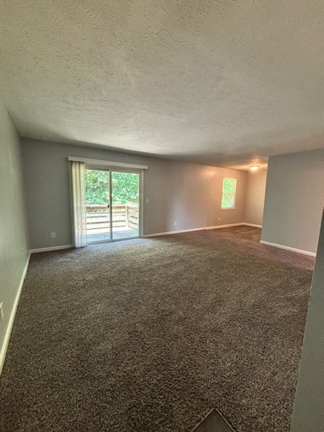 1590 Illinois Rd in Radcliff, KY - Building Photo - Building Photo